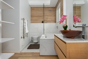 Apartamento exclusivo | Banheiro | Secador de cabelo, toalhas de banho