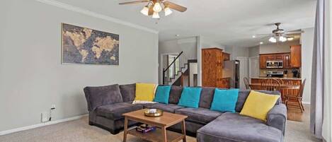 Televisión y chimenea