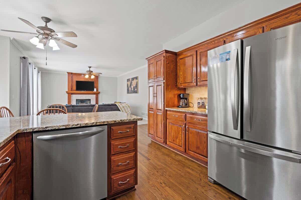 Réfrigérateur, four, plaque de cuisson, lave-vaisselle