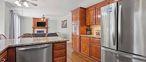 Réfrigérateur, four, plaque de cuisson, lave-vaisselle