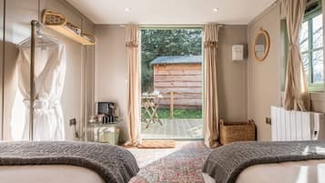 5 bedrooms, bed sheets