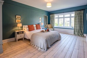 4 chambres, fer et planche à repasser, Wi-Fi, draps fournis