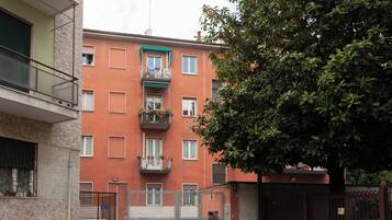 Vista frontal de la propiedad