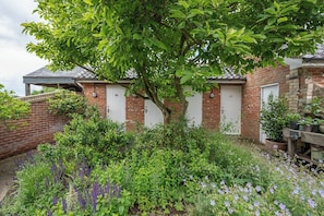Property grounds - Lavender Lodge, Toad Hall, Wangford (Wangford)