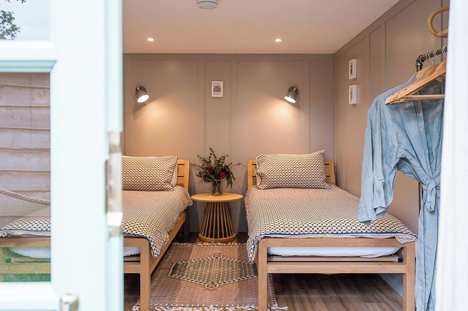 1 bedroom, bed sheets