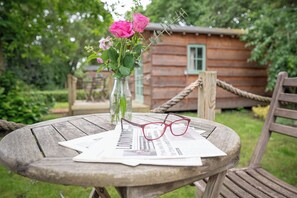 Outdoor dining - Blossom Lodge, Toad Hall, Wangford (Wangford)
