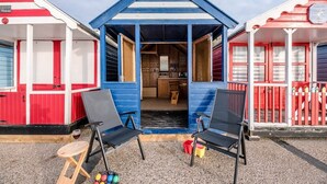 Terrace/patio - Driftwood Beach Hut, Southwold (Suffolk)