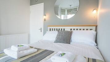 2 bedrooms, iron/ironing board, travel cot, WiFi