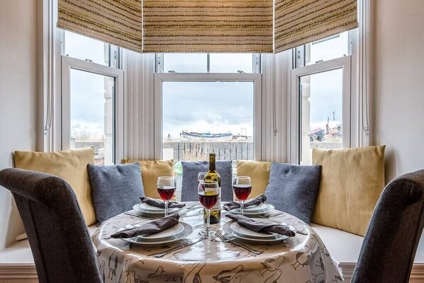 تناول الطعام