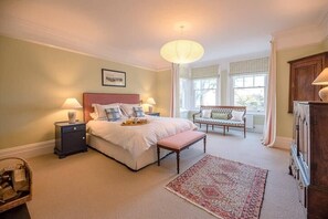 6 chambres, fer et planche à repasser, Wi-Fi, draps fournis