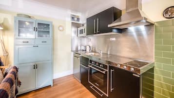 冰箱、微波炉、烤箱、炉灶