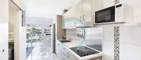 Căn hộ Executive | Bếp riêng | Tủ lạnh, lò vi sóng, bếp nấu, dụng cụ pha cà phê/trà