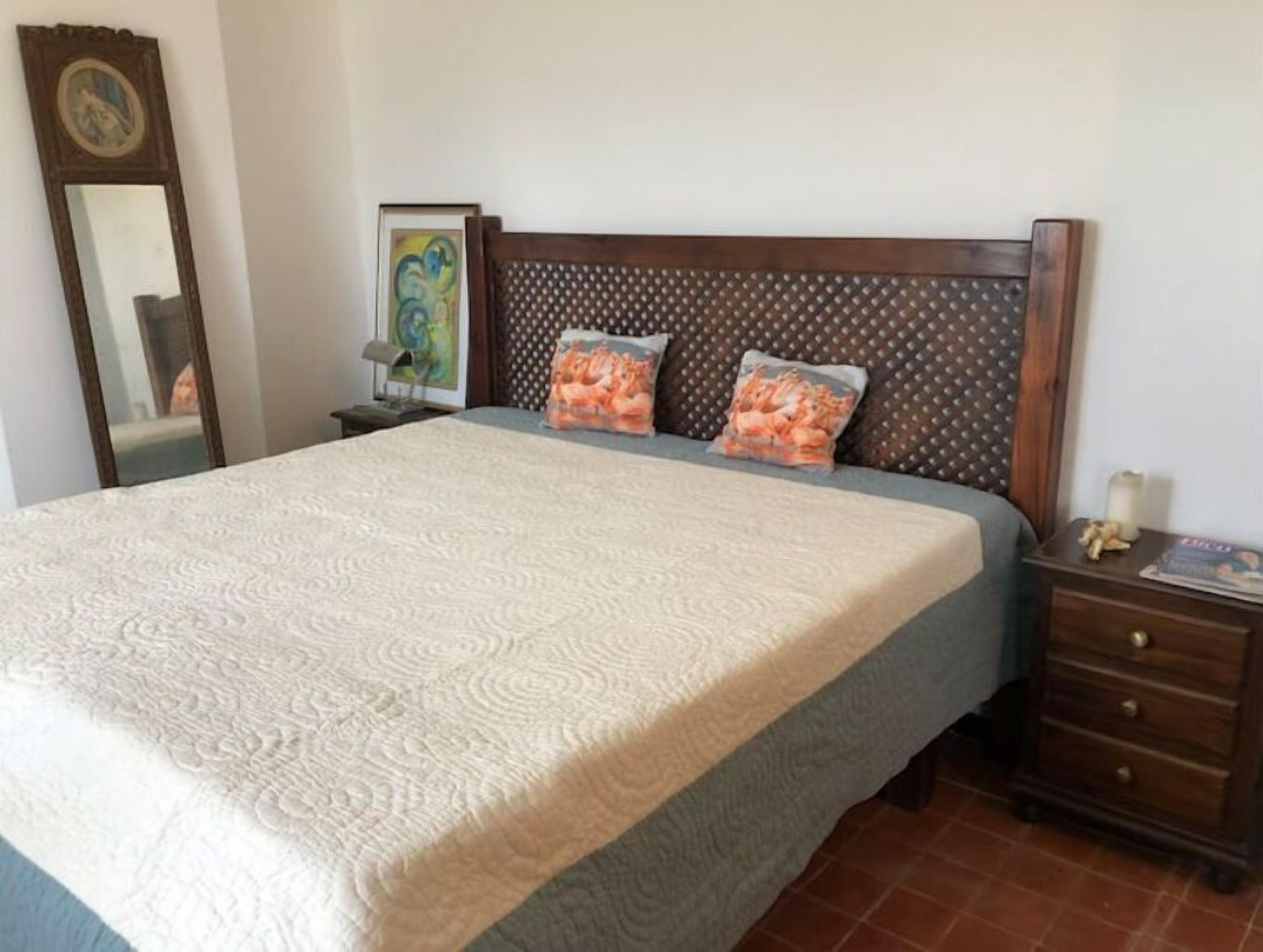 2 slaapkamers, een bureau, een strijkplank/strijkijzer, gratis wifi