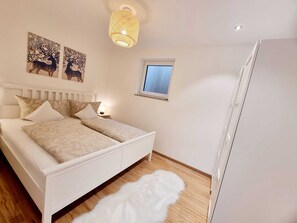 1 多间卧室、旅行婴儿床、WiFi、床单