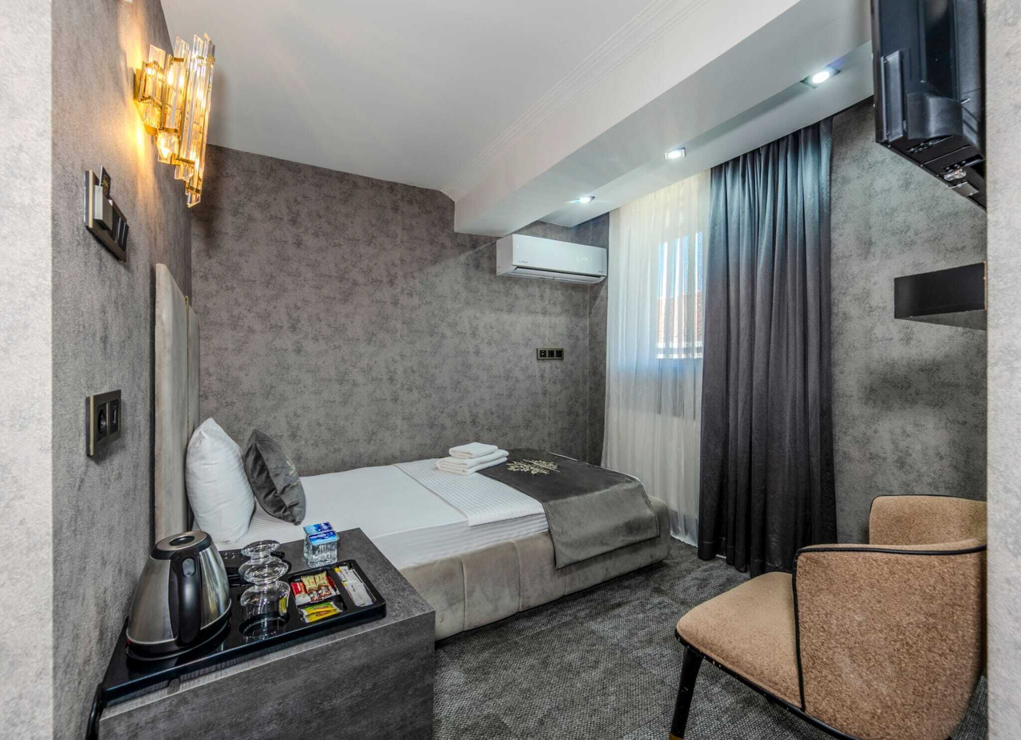 Economy Single Room | Peralatan tempat tidur hipoalergenik, bar mini, peti besi dalam bilik 