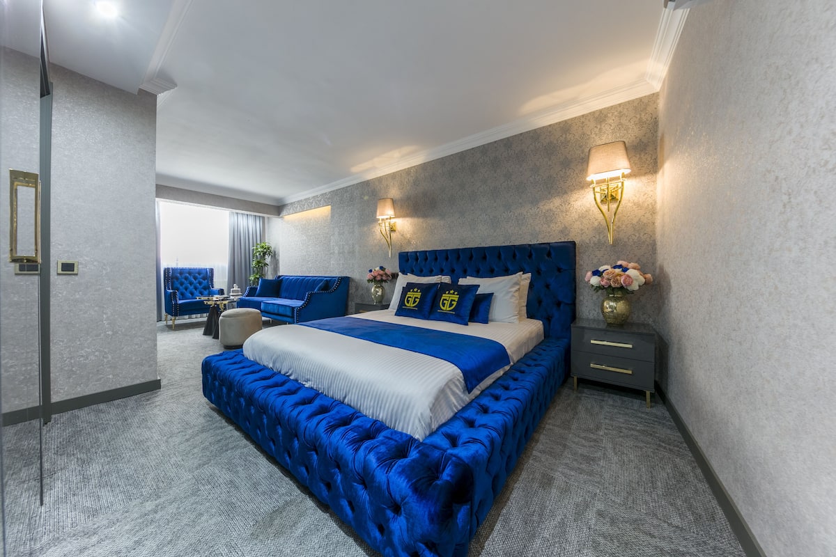 1 bedroom, hypo-allergenic bedding, minibar, in-room safe