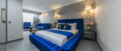 Standard Suite | Hypo-allergenic bedding, minibar, in-room safe, desk