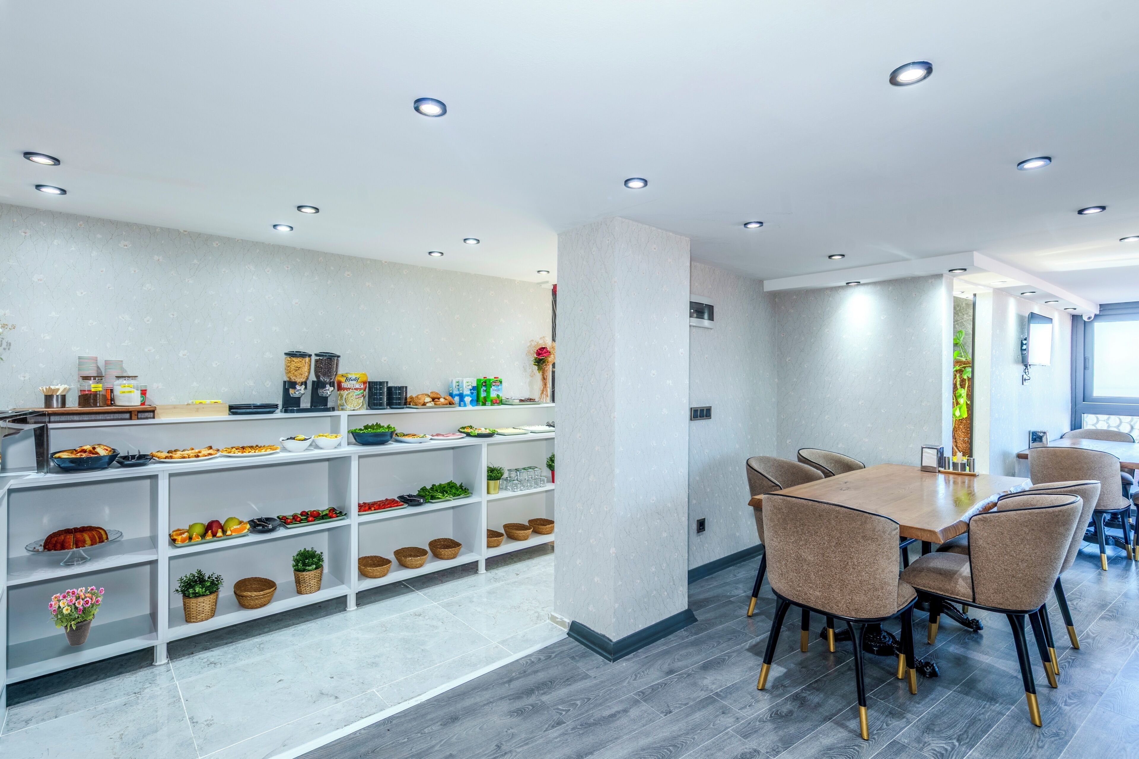 Petit déjeuner buffet servi tous les jours en supplément