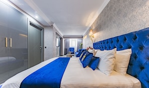 Standard Suite | Hypo-allergenic bedding, minibar, in-room safe, free WiFi - Golden Bazaar Hotel (Istanbul)