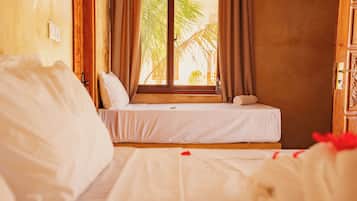 Romantic Studio Suite | In-room safe, free WiFi, bed sheets