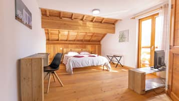 Comfort Room | Blackout curtains, free WiFi, bed sheets