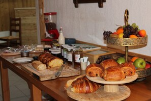 Frokostbuffé hver dag (EUR 15 per person)