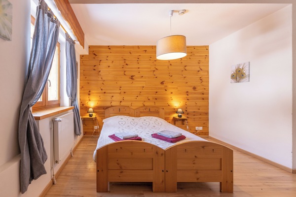 Habitación superior | Cortinas opacas, wifi gratis, ropa de cama