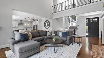 TV connectée, cheminée, baby-foot