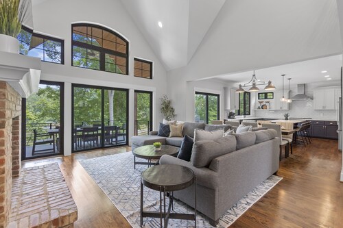 Entertain, Enjoy Friends and Family - amazing amenities inc hot tub!