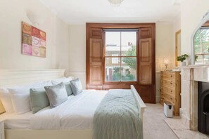 Apartamento básico, várias camas | 3 quartos, ferros/tábuas de passar roupa, roupa de cama