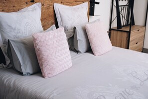 1 habitación, tabla de planchar con plancha, internet y ropa de cama 