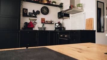 Frigorífico, microondas, horno y lavavajillas