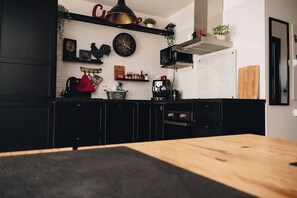 Refrigerador, microondas, horno y lavavajillas 