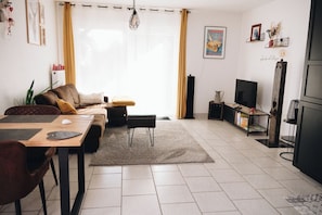 TV, stereo - Détente Absolue Jacuzzi et Sauna Privatif (Châtenois)
