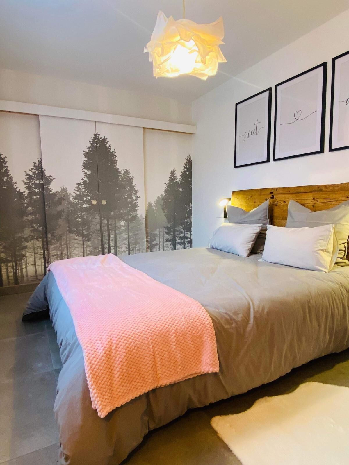 1 soverom, strykejern/-brett, internettilgang og sengetøy