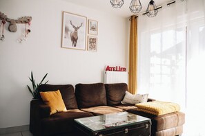 TV, stereo - Détente Absolue Jacuzzi et Sauna Privatif (Châtenois)