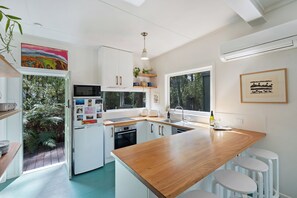 Fridge, microwave, oven, stovetop - Olive-Nature haven, outdoor bath, artistic cottage, 5 mins to Hyams Beach (Old Erowal Bay)
