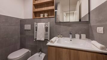 Apartment | Bathroom