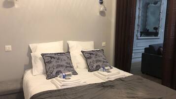 1 chambre, fer et planche à repasser, lit parapluie, Wi-Fi gratuit