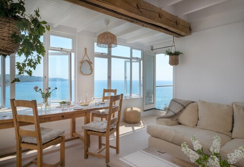 Salcombe cliff top escape near South Sands beach