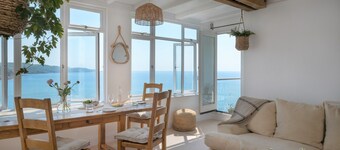 Salcombe cliff top escape near South Sands beach