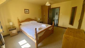Cottage, Multiple Beds | 3 bedrooms, iron/ironing board, free WiFi