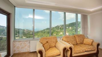 Family Apartment | 3 bedrooms, free WiFi