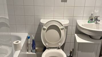 Apartment, Multiple Beds | Bathroom | Combined shower/tub, deep soaking tub, free toiletries, towels