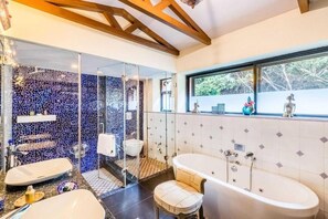Bathroom - Ramsukh Resorts (Mahabaleshwar)