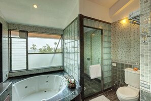 Shower, towels - Ramsukh Resorts (Mahabaleshwar)