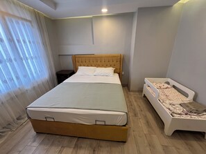 1 slaapkamer, een strijkplank/strijkijzer, gratis wifi, beddengoed