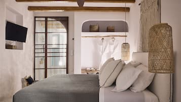 1 bedroom, in-room safe, individually decorated, individually furnished