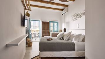 Deluxe Double Room with Balcony | In-room safe, individually decorated, individually furnished