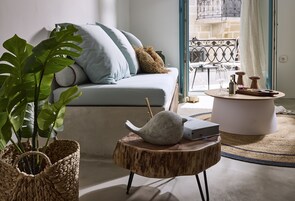 Deluxe Apartment with Balcony | In-room safe, individually decorated, individually furnished